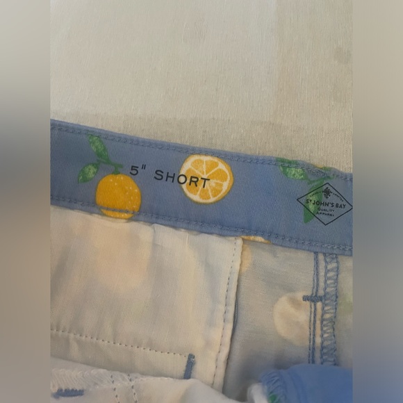 St. John’s Bay Women’s Mid Rise Short Size 10 5” Inseam Blue Lemons. New w tag - Picture 4 of 8